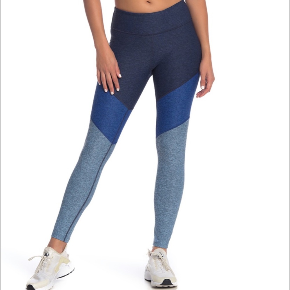 🦋NWT Outdoor Voices 7/8 Springs Leggings in Navy